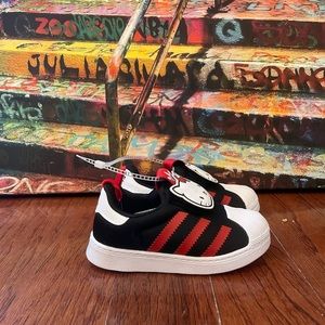SUPERSTAR 360 SHOES
Hello Kitty Adidas NO BOX